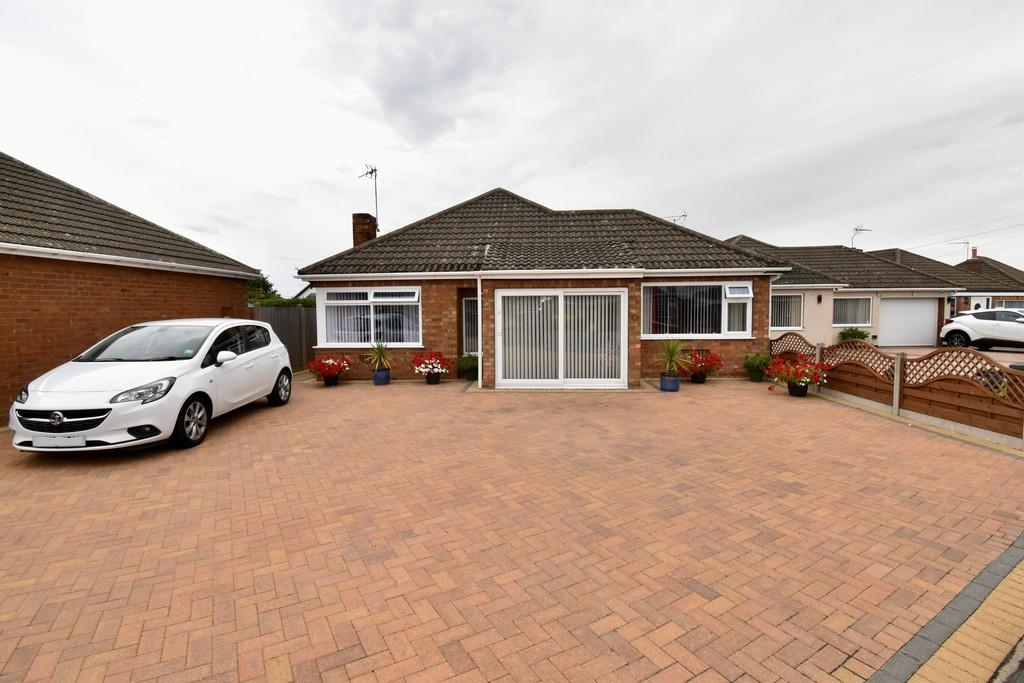 2 bedroom detached bungalow for sale in Manor Road, North Hykeham