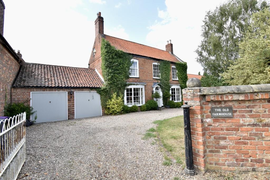 4 bedroom detached house for sale in Maltkiln Road, Fenton, Lincoln, LN1