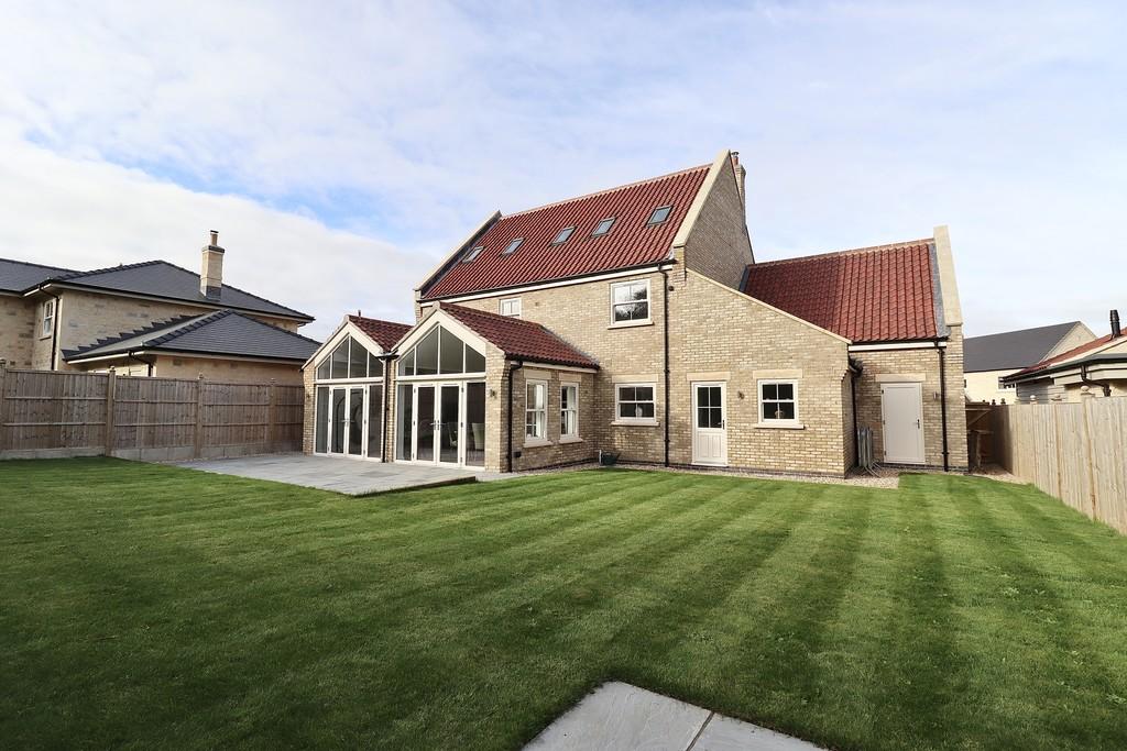 5 bedroom detached house for sale in The Fields, Washingborough
