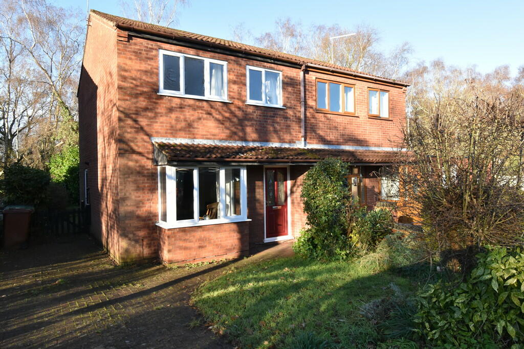 3 bedroom semidetached house for sale in Dellfield Close, Lincoln, LN6