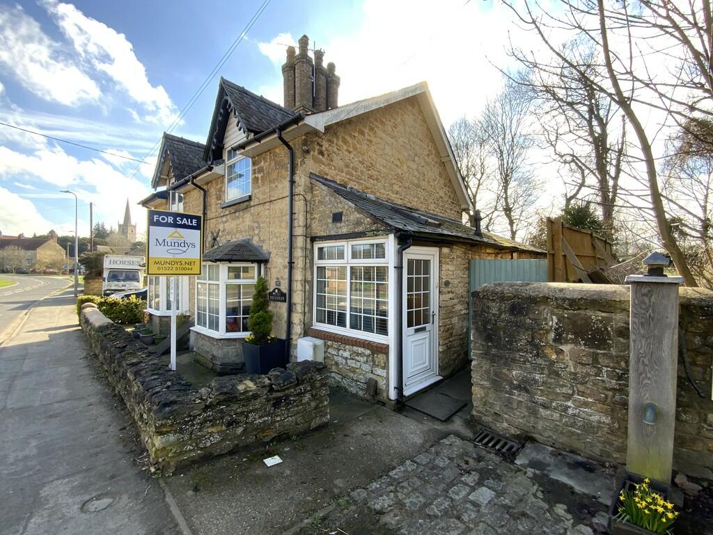 2 bedroom cottage for sale in Lincoln Road, Branston, LN4