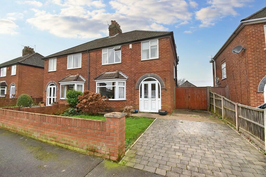 3 bedroom semi-detached house for sale in Bruce Road, Lincoln, LN2