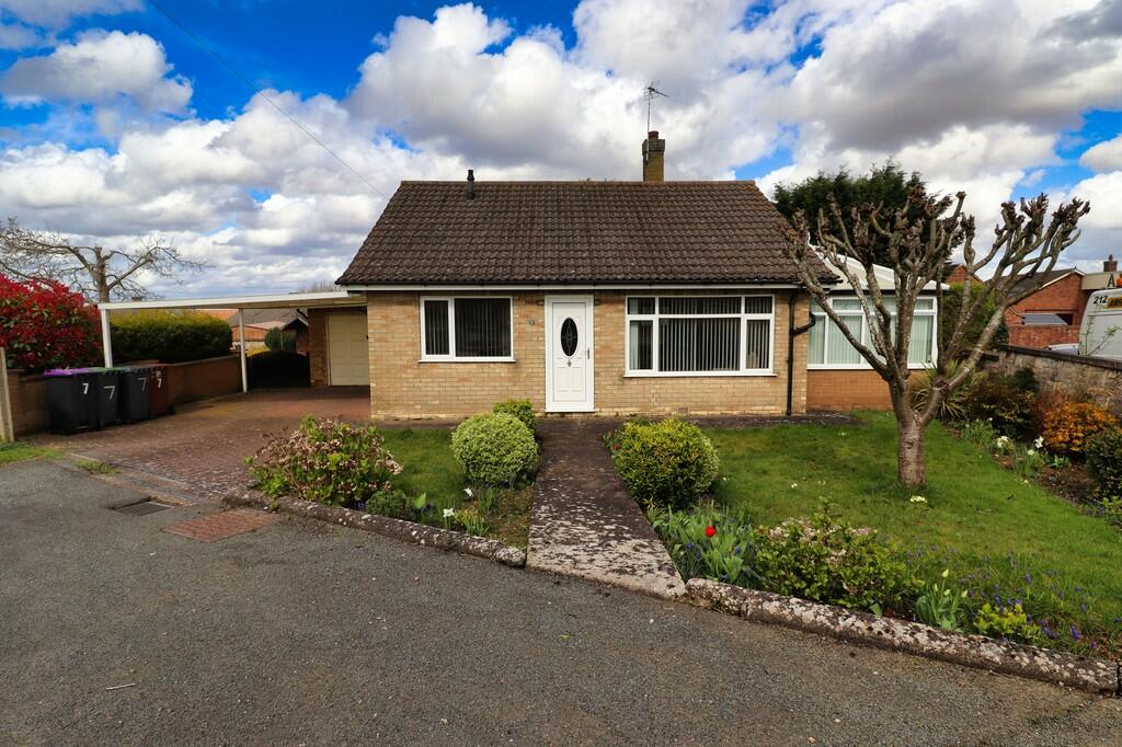 2 bedroom detached bungalow for sale in Crossfield Road, Navenby, LN5