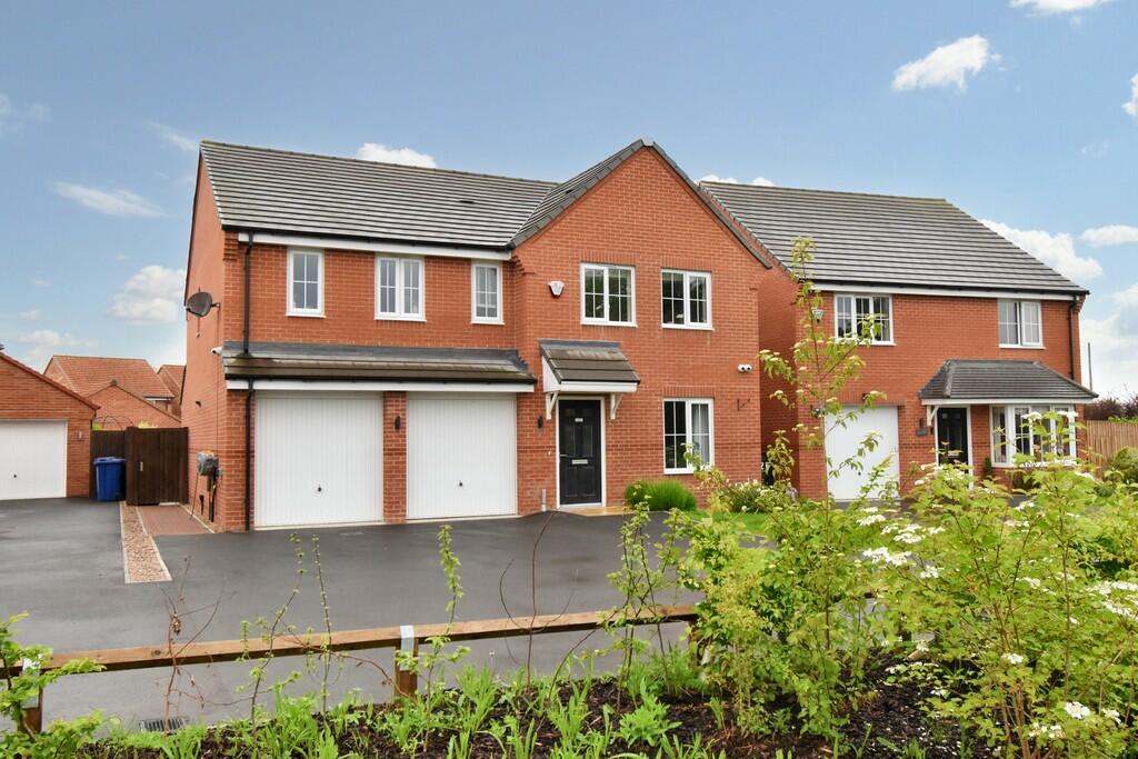 5 bedroom detached house for sale in Field Avenue, Saxilby, LN1