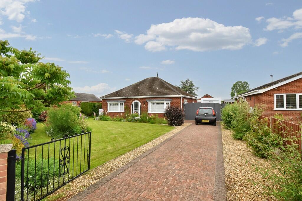 2 bedroom detached bungalow for sale in Abbey Road, Bardney, LN3