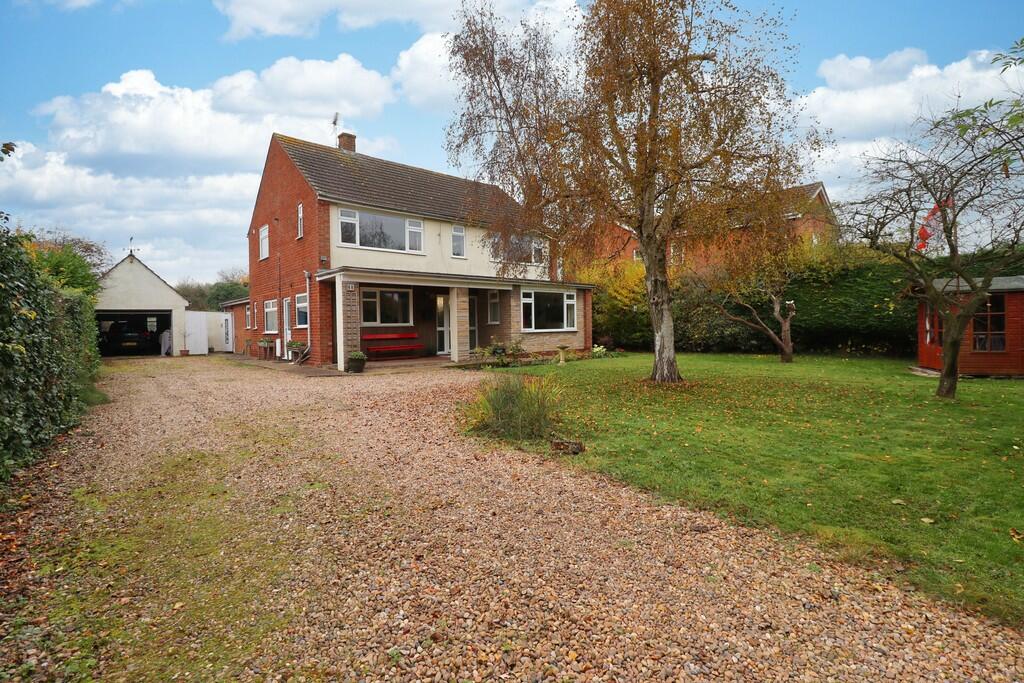 5 bedroom detached house