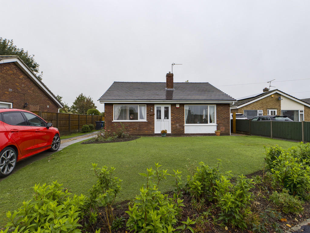 3 bedroom detached bungalow for sale in Highfield Road, Saxilby, LN1