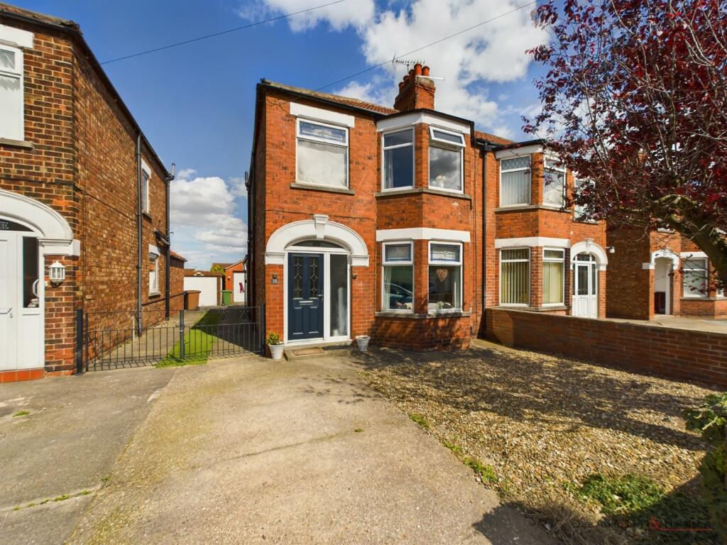 3 bedroom semidetached house for sale in Wansford Road, Driffield