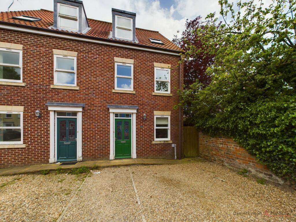 4 bedroom town house for sale in The Driffield YO25 6QL, YO25