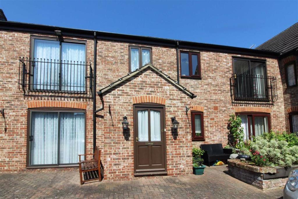 1 bedroom sheltered housing for sale in White House Mews, Beverley Road