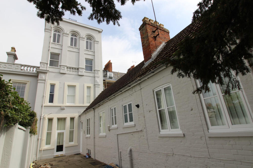 5 bedroom town house for sale in North Bar Within, Beverley, HU17 8AZ, HU17