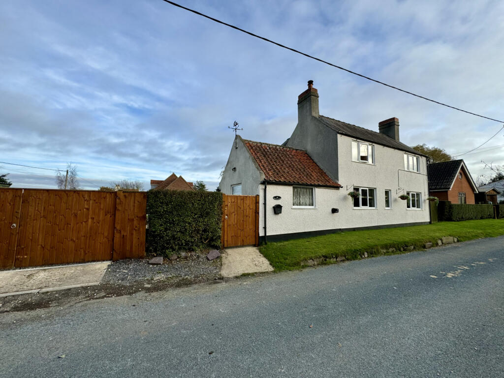 Main image of property: Corner Cottage, Aike, YO25 9BG