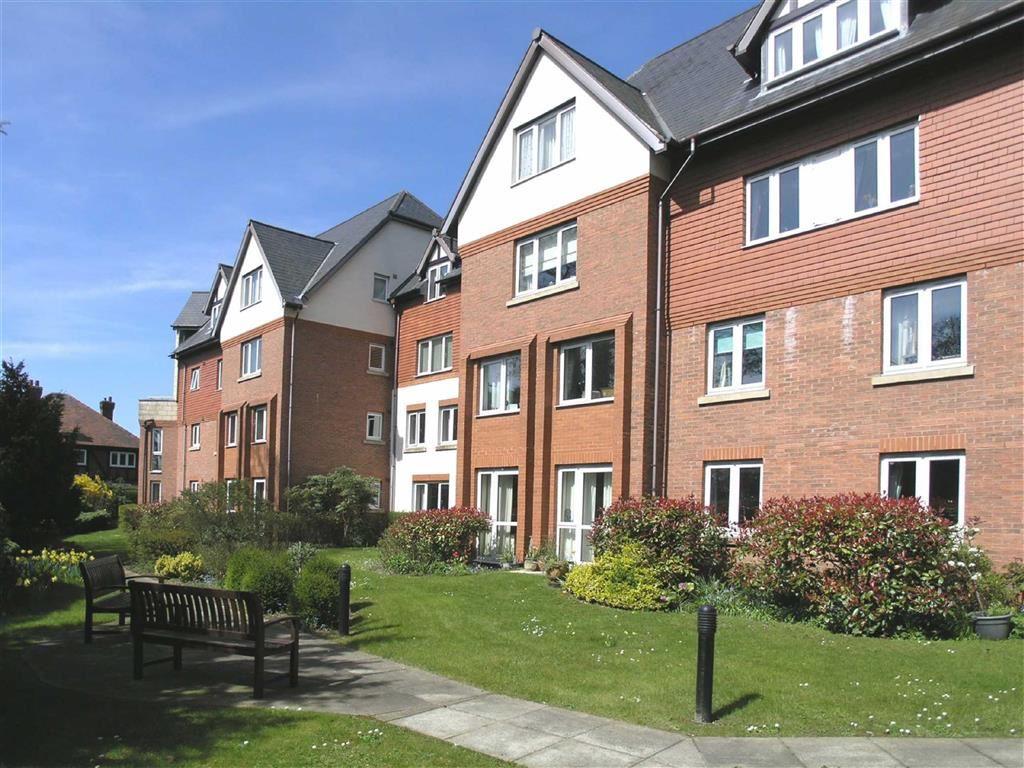 1 bedroom flat for sale in Shardeloes Court, Cottingham, East Yorkshire