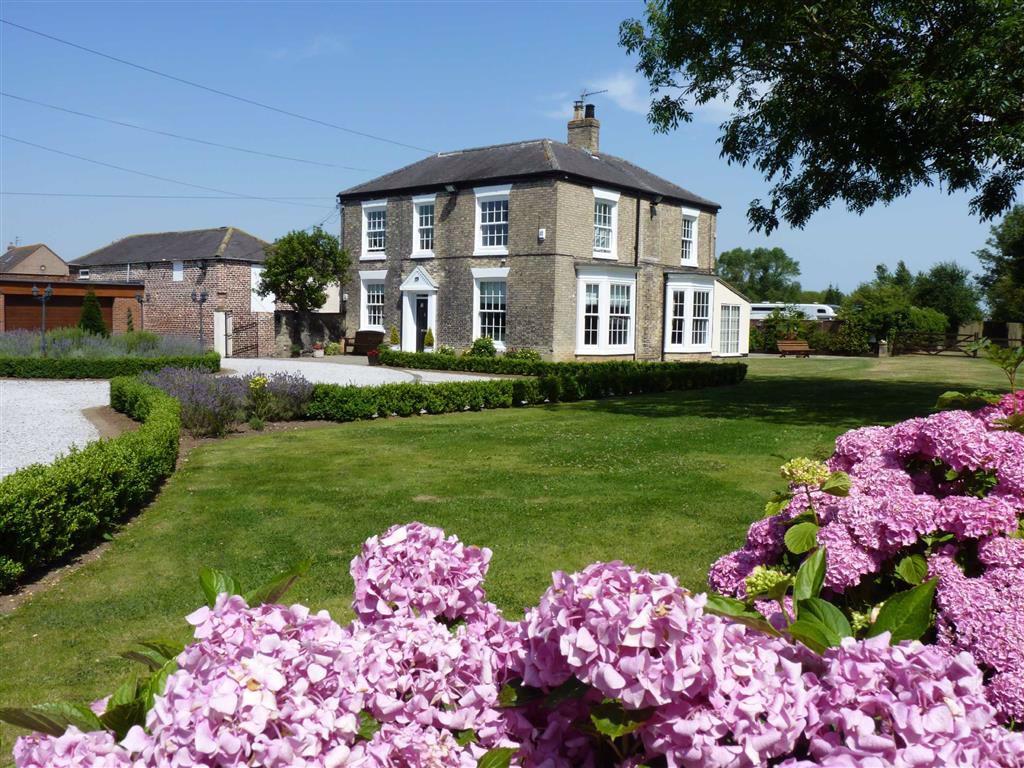 5 bedroom detached house for sale in Hull Road, Woodmansey, East