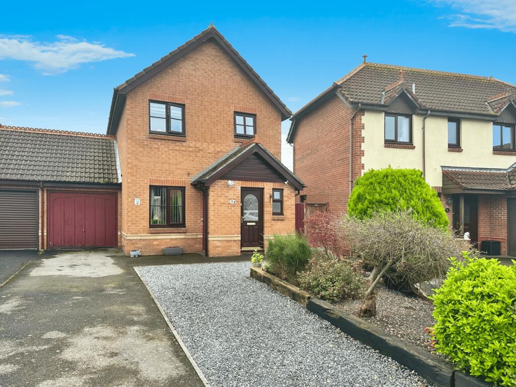 3 bedroom detached house for sale in Meadowcroft Drive, BurnhamonSea, TA8