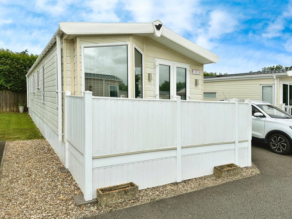 2 bedroom lodge for sale in Fairways Holiday Park, Bath Road, Bawdrip