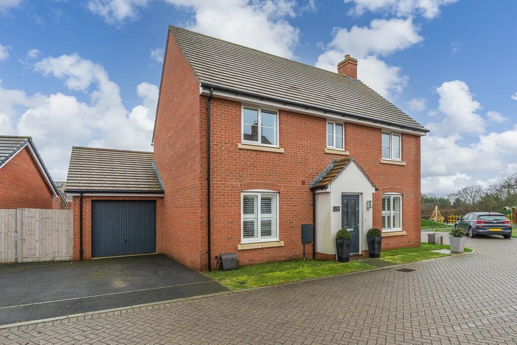 4 bedroom detached house for sale in Hollowbread Gardens, Bursledon