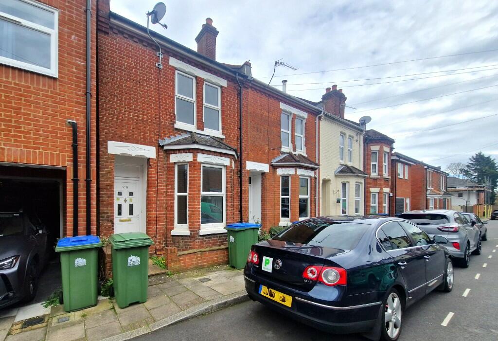 3 bedroom terraced house for rent in Bath Street, Southampton, SO14