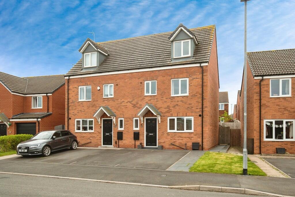4 bedroom semidetached house for sale in Sheepwash Way, East Leake, LE12