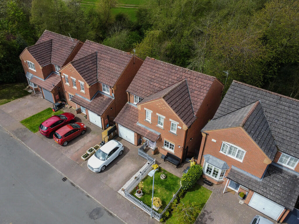 4 bedroom detached house for sale in Robinson Road, Whitwick, LE67