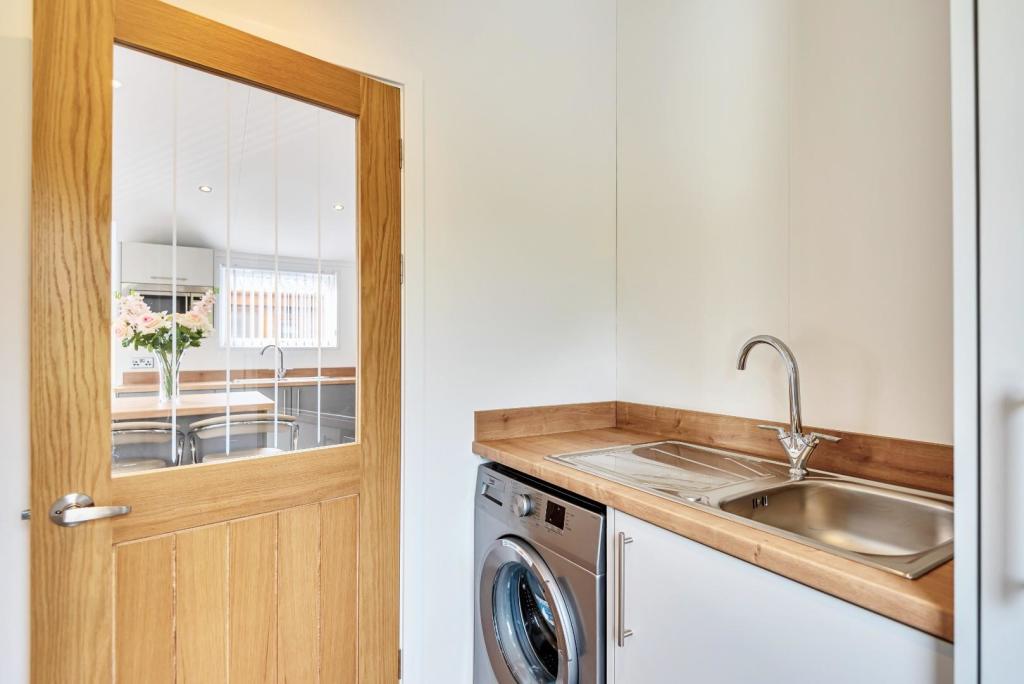 2 bedroom park home for sale in Cliffe Meadows Park, Turnham Lane