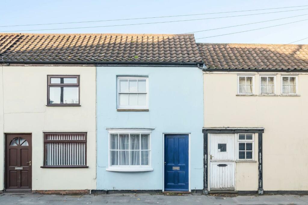 2 bedroom terraced house for sale in East Street, Horncastle, LN9