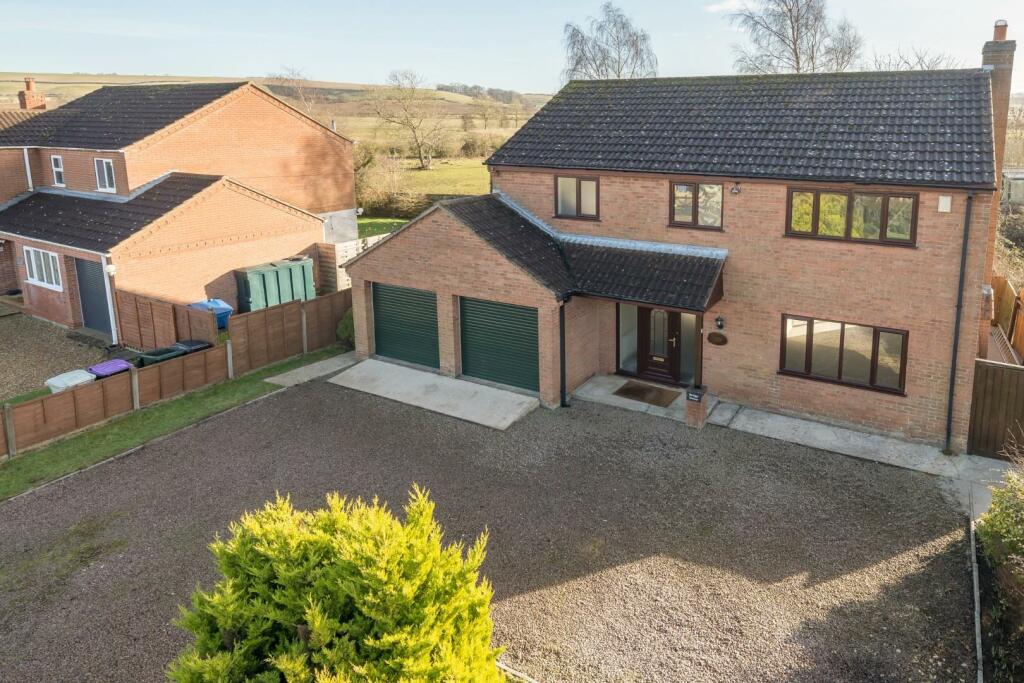 4 bedroom detached house for sale in Old Main Road, Scamblesby, Louth