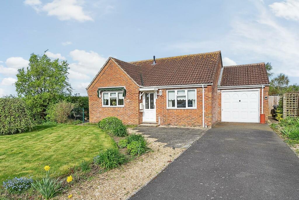 2 bedroom detached bungalow for sale in Canterbury Close, Woodhall Spa