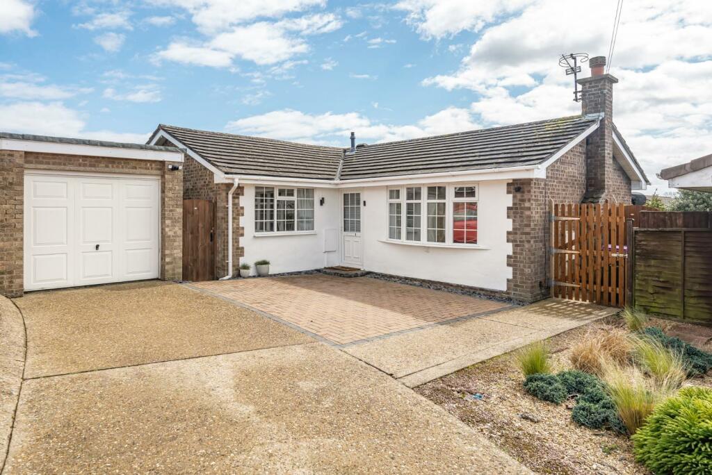 3 bedroom detached bungalow for sale in Roman Way, Horncastle, Lincs