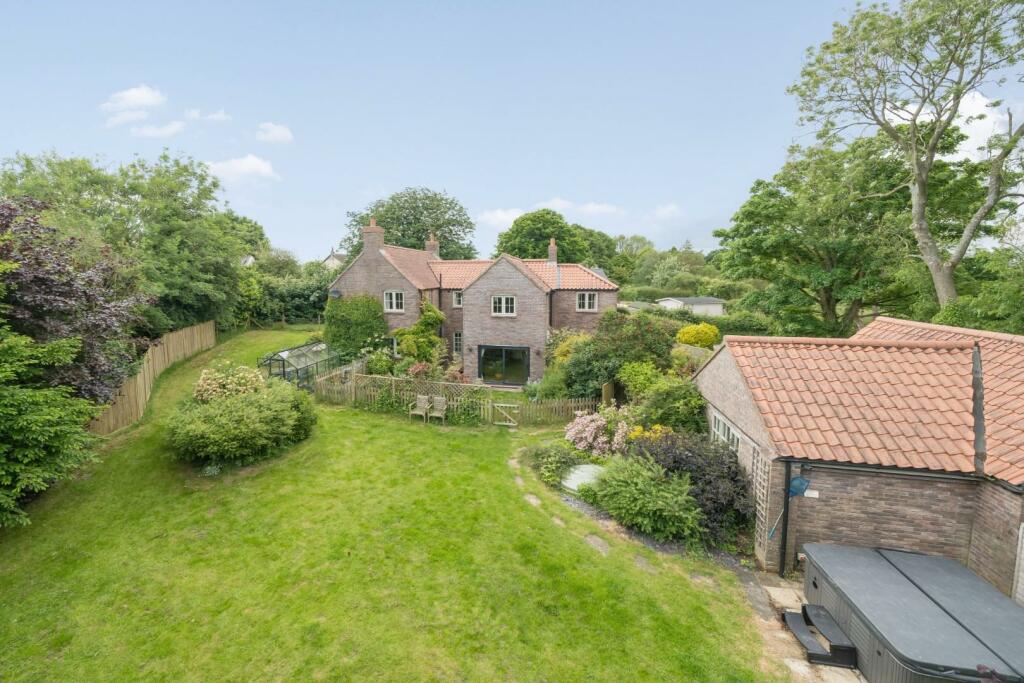 5 bedroom detached house for sale in Jolls Lane, Greetham, Horncastle