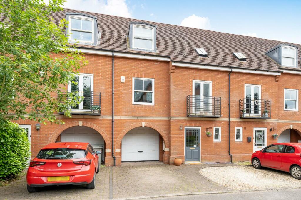 3 bedroom town house for sale in Sterling Place, Woodhall Spa, LN10