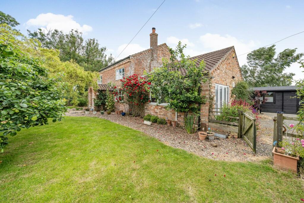 4 bedroom cottage for sale in Fenside, East Kirkby, Spilsby, PE23