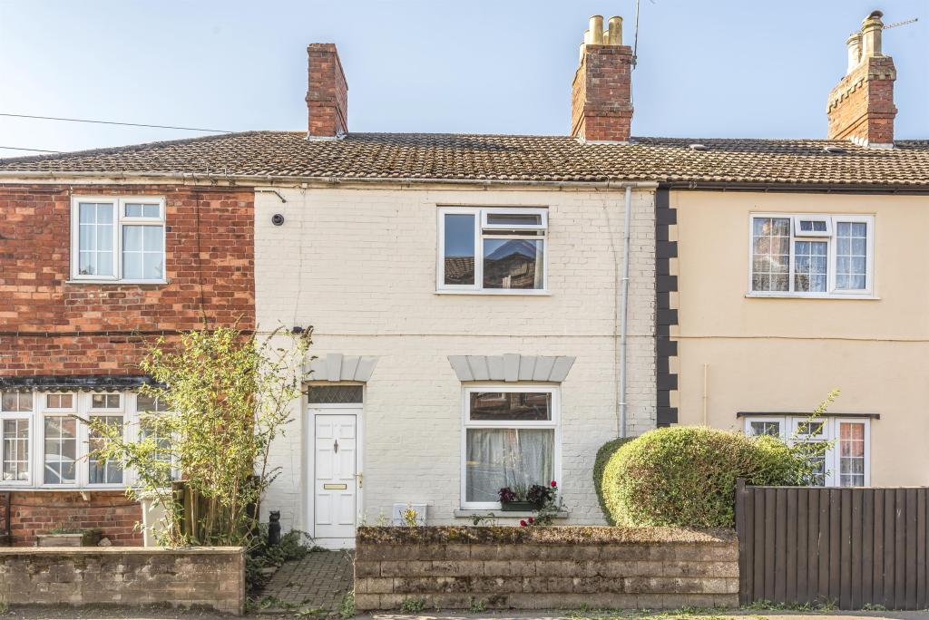 3 bedroom terraced house for sale in Hundleby Road, Spilsby, Lincs