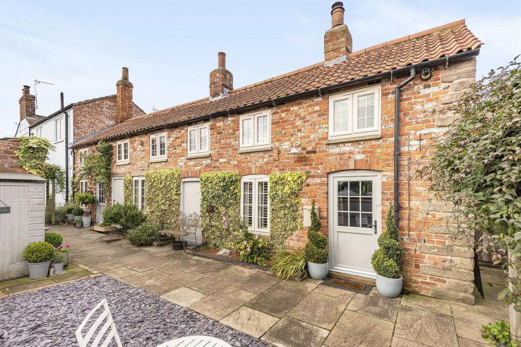 3 bedroom cottage for sale in off Dovecote Lane, South Road, Tetford