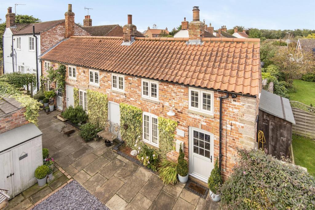 3 bedroom cottage for sale in off Dovecote Lane, South Road, Tetford