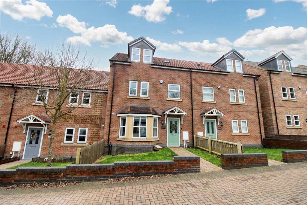 4 bedroom town house for sale in Hollyhurst Court, Riddings, Alfreton, DE55