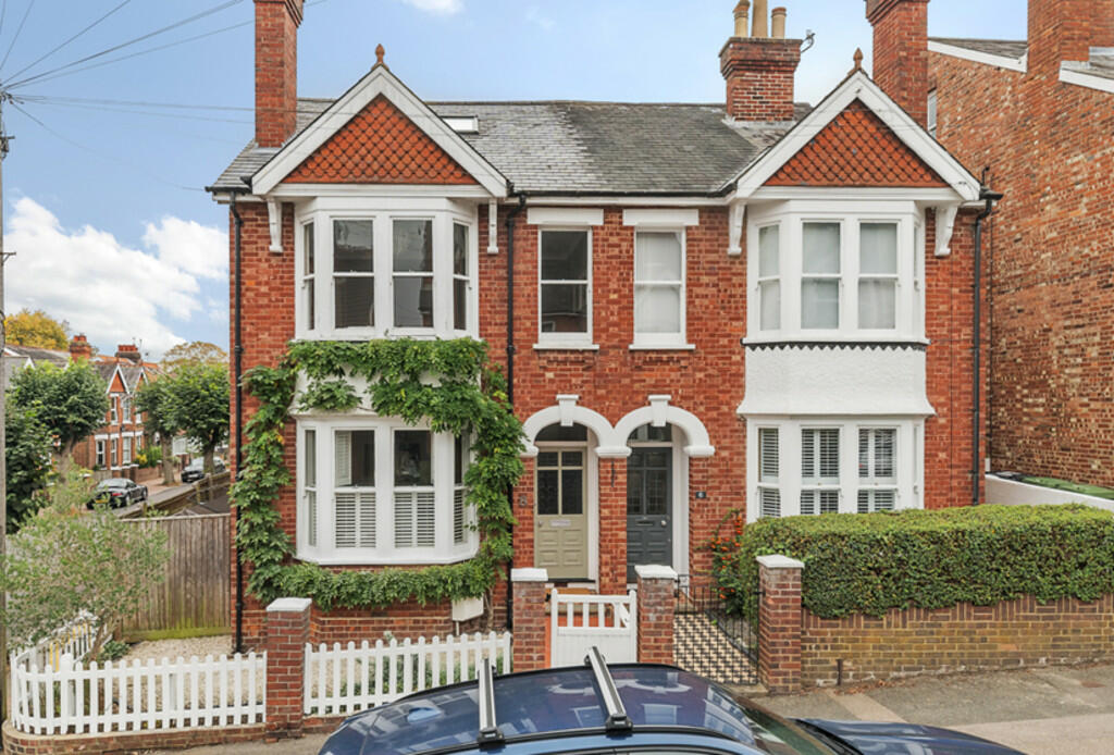 4 bedroom semidetached house for sale in Somerset Road, Tunbridge