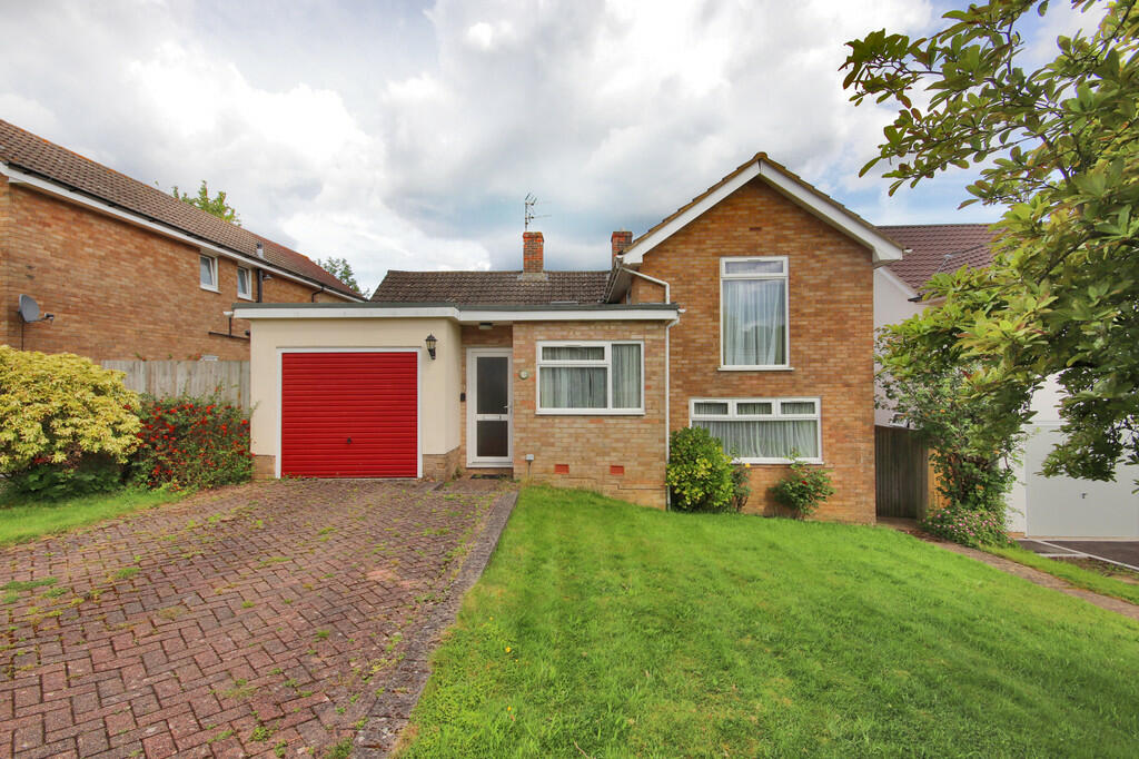 4 bedroom detached house for sale in Lambourn Way, Tunbridge Wells, TN2