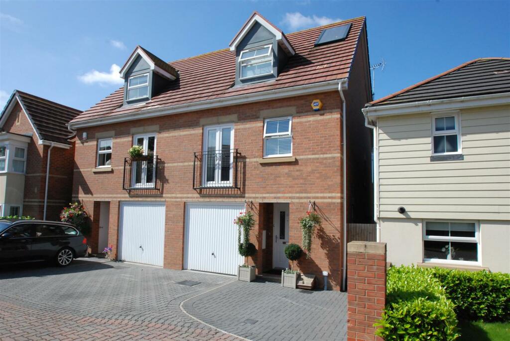 3 bedroom semidetached house for sale in Olvega Drive, Buntingford