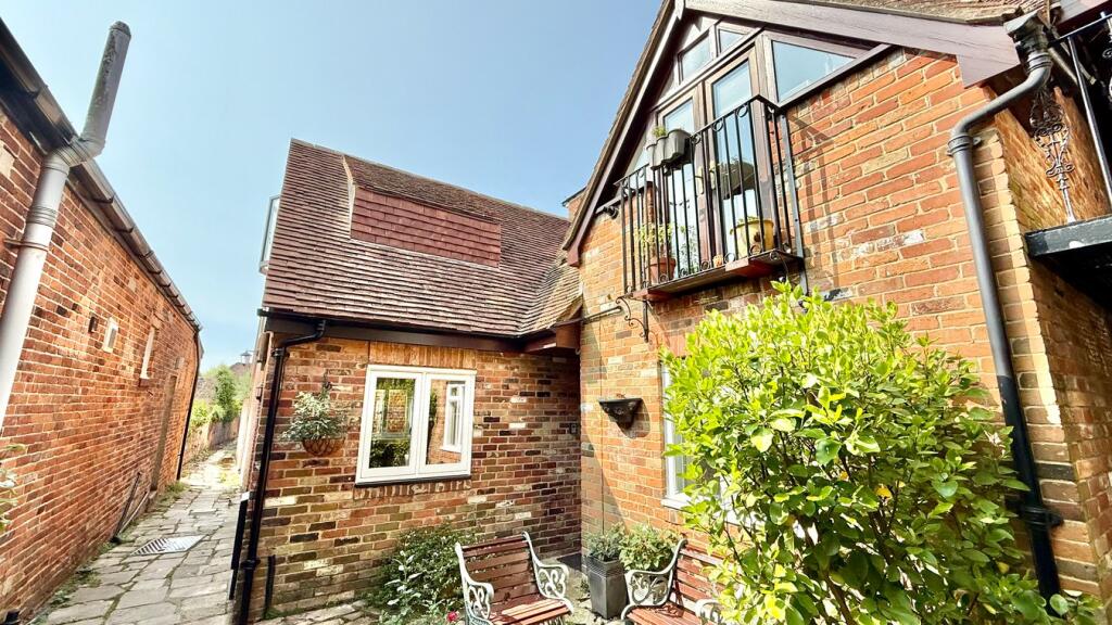 Main image of property: High Street, Lymington, SO41