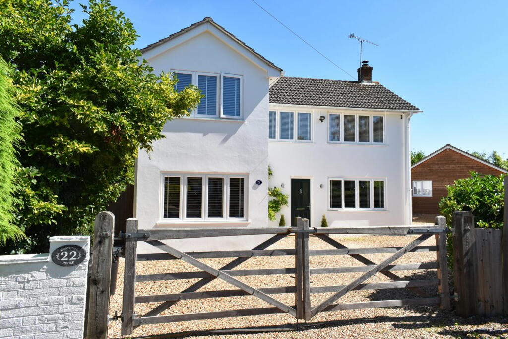 4 bedroom detached house for sale in Chestnut Road, Brockenhurst, SO42