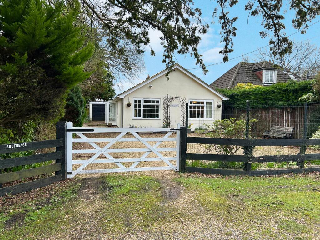 3 bedroom bungalow for sale in Balmer Lawn Road, Brockenhurst, SO42