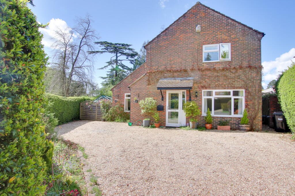 Main image of property: Haskells Close, Lyndhurst, SO43