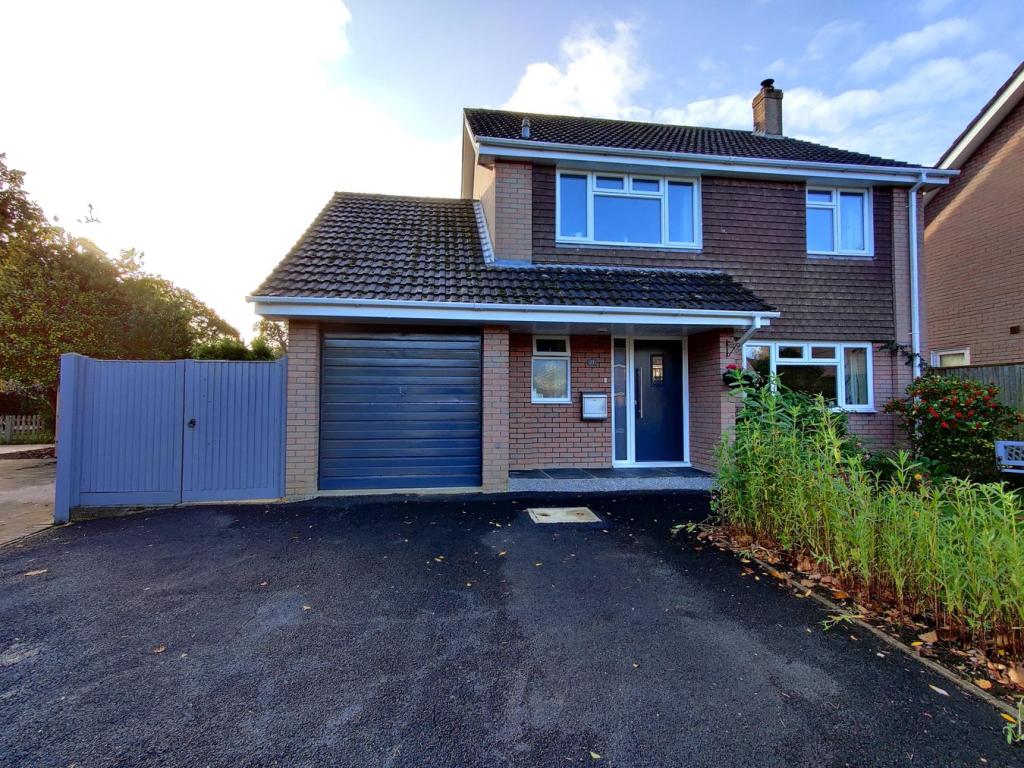 4 bedroom detached house for sale in New Forest Drive, Brockenhurst, SO42