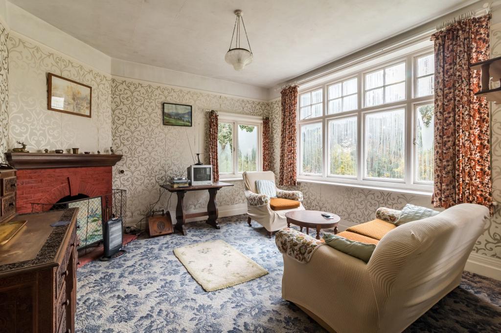 6 bedroom detached house for sale in Bisterne Close, Burley, New Forest