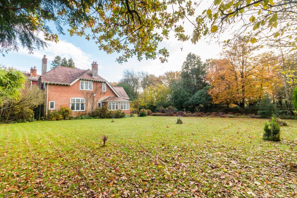 6 bedroom detached house for sale in Bisterne Close, Burley, New Forest