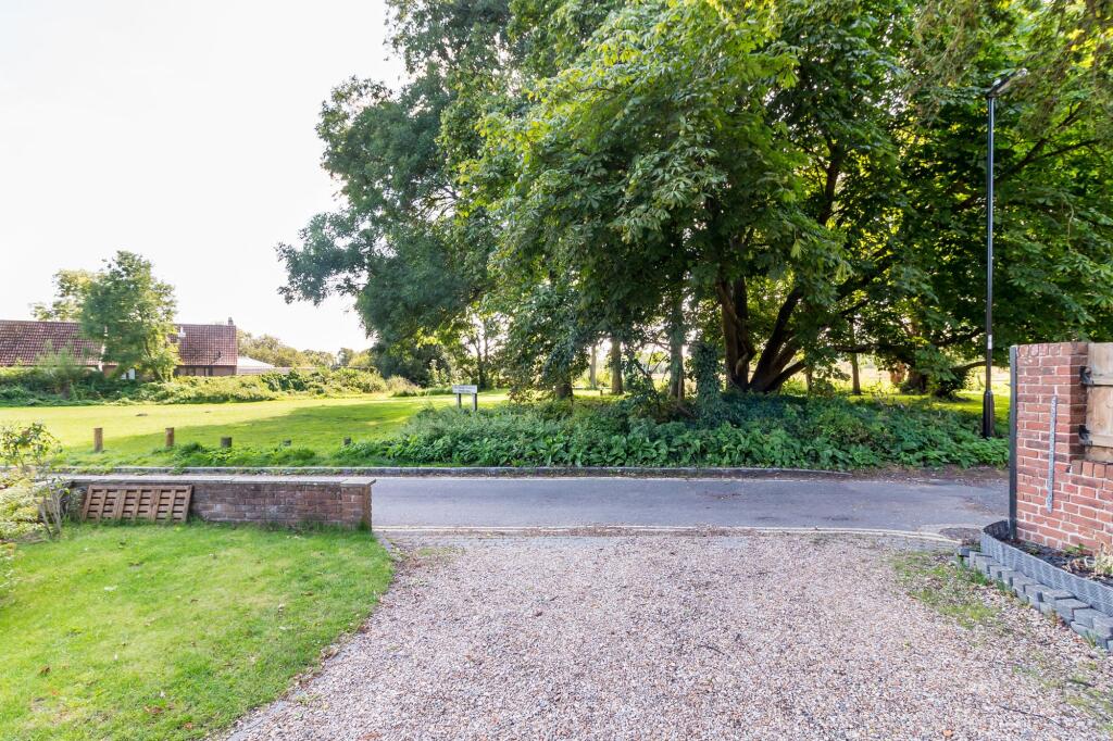 Additional property image - Bickerley Road, Ringwood, Hampshire