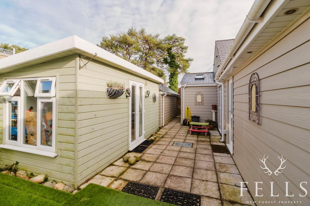 Additional property image - Braeside Road, St. Leonards, BH24