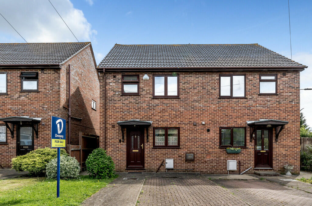 3 bedroom semidetached house for sale in Hengrove Court, Bexley, DA5