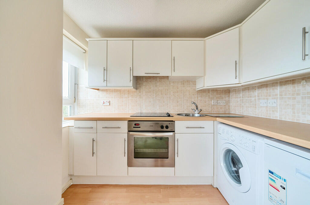 Additional property image - Sidcup Hill, Sidcup, DA14 6HG